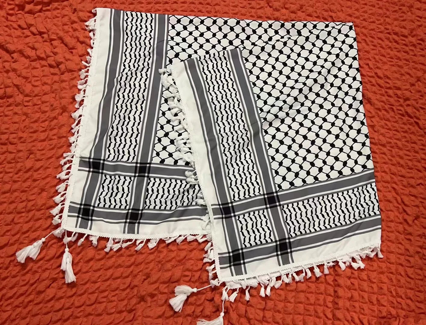 Shemagh Desert Keffiyeh – Tassel Scarf with Arab Print, Unisex & Perfect for Any Occasion! 652F
