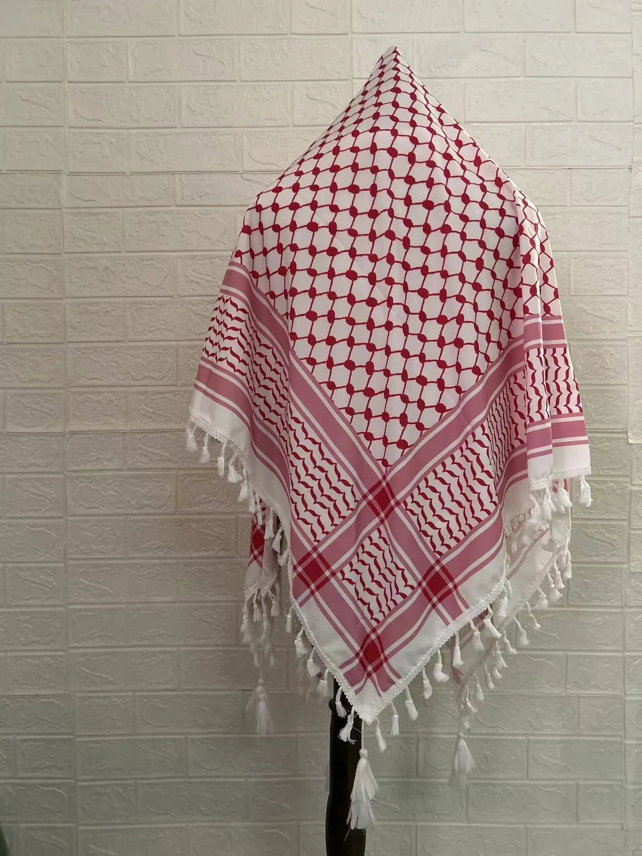 Shemagh Desert Keffiyeh – Tassel Scarf with Arab Print, Unisex & Perfect for Any Occasion! 652F